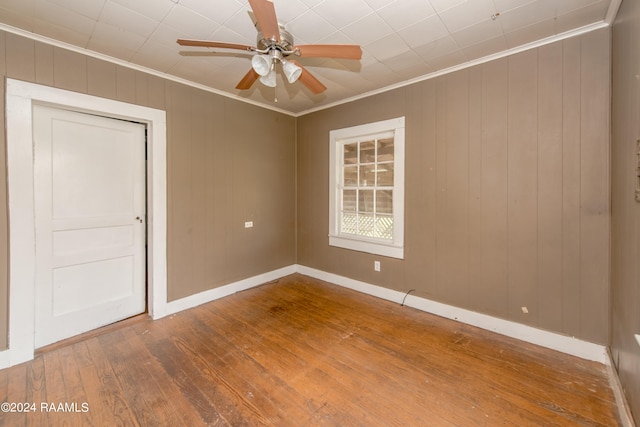 spare room featuring ceiling fan, ornamental molding, and light hardwood / wood-style floors