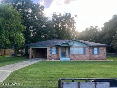 view of front of property featuring a garage and a front lawn