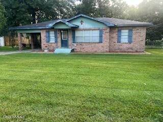 view of front of property with a front lawn