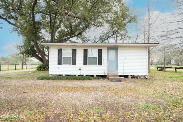 view of front of house with a front lawn