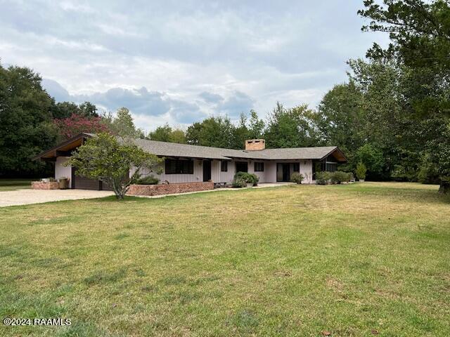 ranch-style home with a front lawn