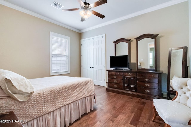 100 Giverny Pl, Lafayette, LA 70508 - bedroom featuring dark wood finished floors, ornamental molding, a closet, and ceiling fan