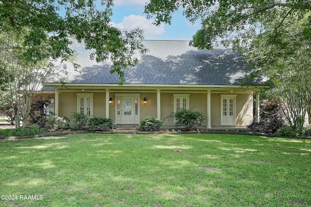 view of front of property with a front yard