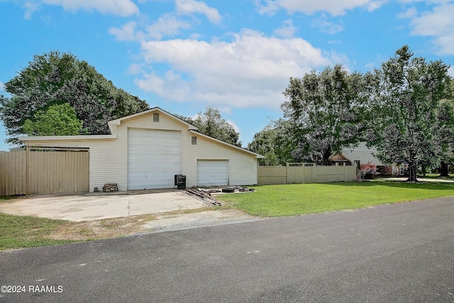 view of front facade featuring a carport, a garage, and a front lawn