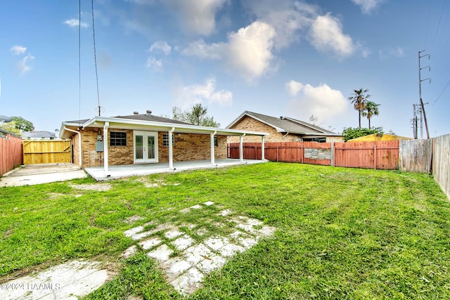 view of yard featuring a patio area