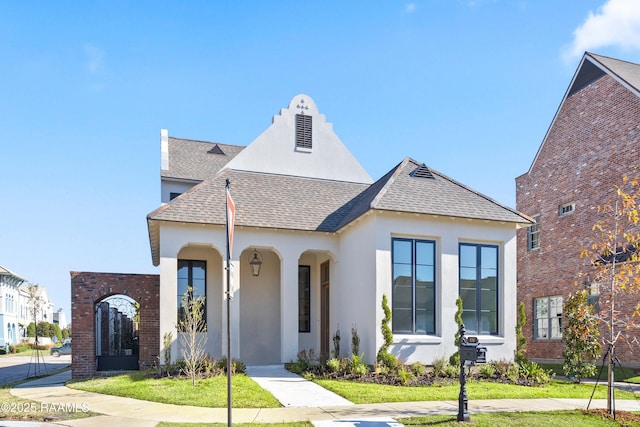 view of front of property with a front lawn