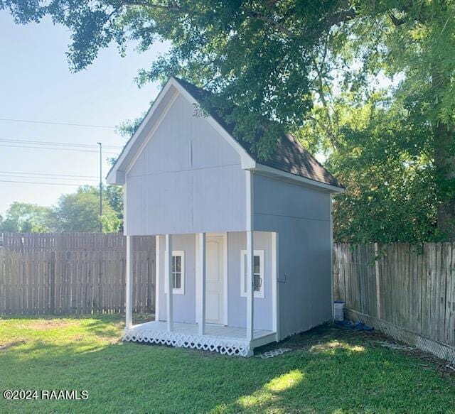 view of outdoor structure featuring an outbuilding and a fenced backyard