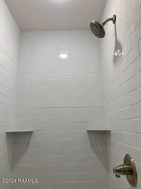 details featuring a tile shower