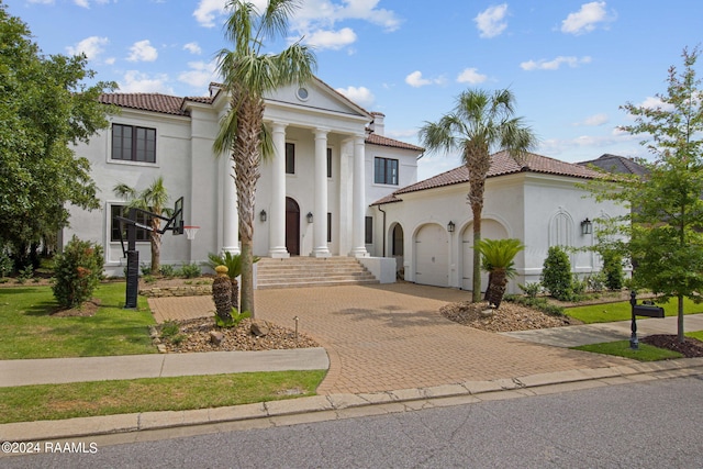 view of front of home featuring a front yard and a garage