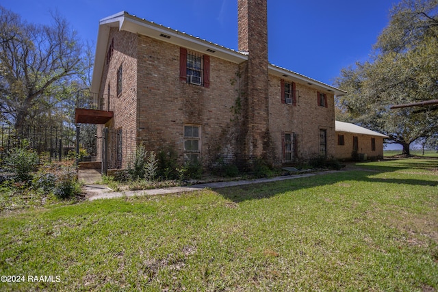 back of house featuring a yard