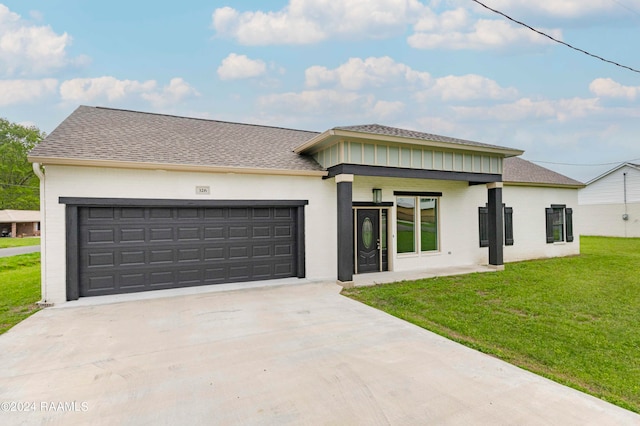 view of front of home featuring a front yard and a garage