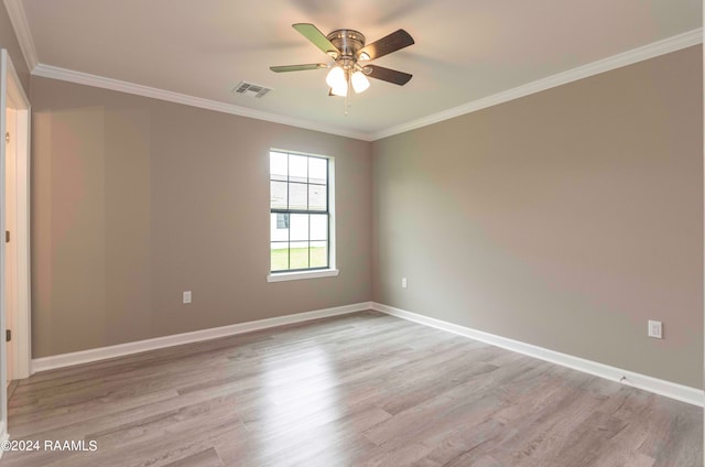 unfurnished room featuring ceiling fan, crown molding, and light hardwood / wood-style flooring