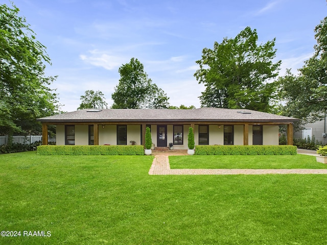 ranch-style home with a front lawn