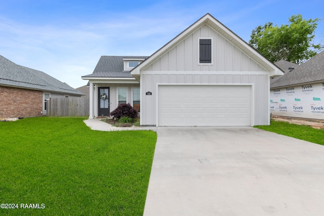 view of front of home featuring a front yard and a garage