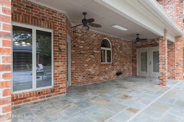 view of terrace with ceiling fan