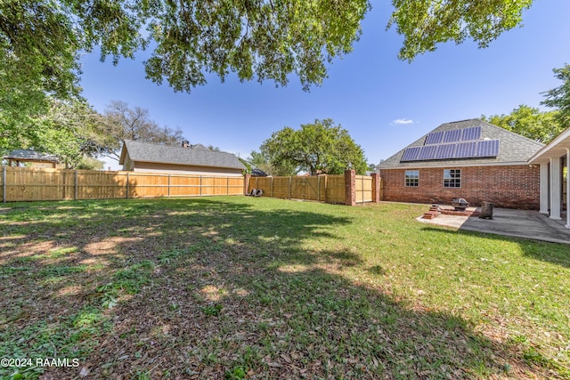 view of yard featuring a patio area