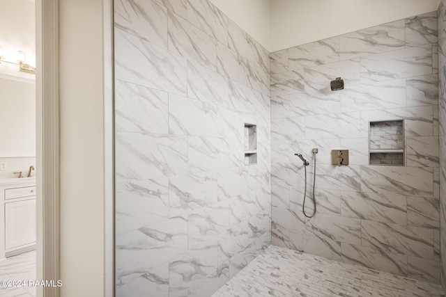 bathroom featuring tiled shower