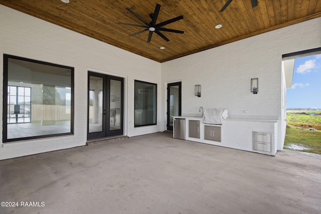 view of patio featuring ceiling fan