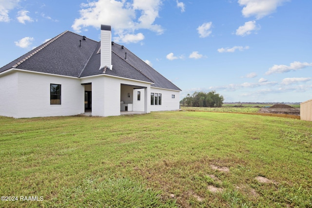 back of house featuring a yard