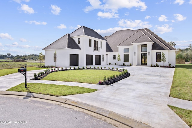 view of front of home featuring a front lawn