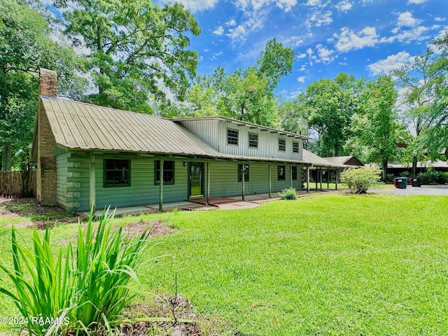 view of front facade with a front lawn