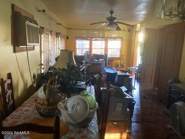 dining room with ceiling fan