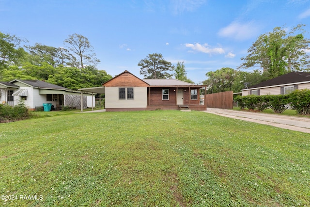 view of front of home with a carport and a front lawn