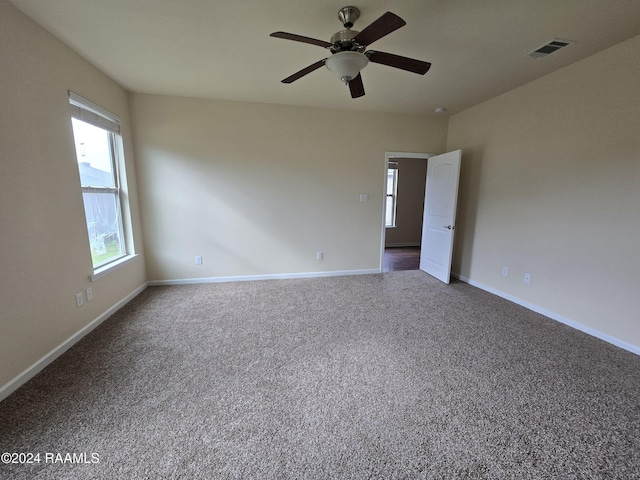 unfurnished room with carpet flooring and ceiling fan