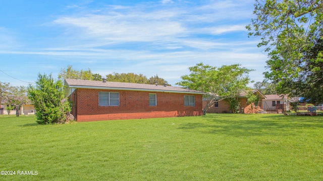 exterior space featuring a front yard