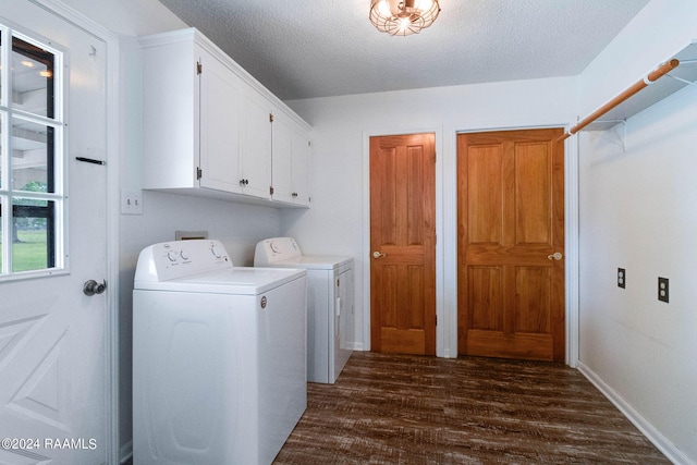 clothes washing area featuring dark hardwood / wood-style floors, cabinets, washing machine and dryer, and a textured ceiling