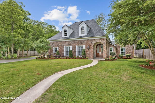 view of front of property featuring a front yard