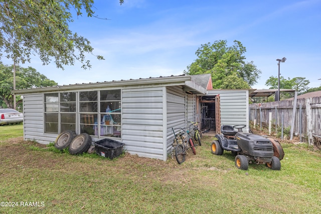 view of shed / structure featuring a lawn