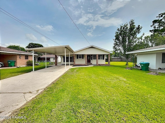 view of front of property featuring a front lawn and a carport