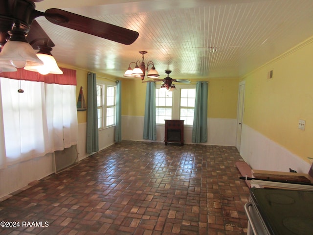 spare room with ceiling fan with notable chandelier