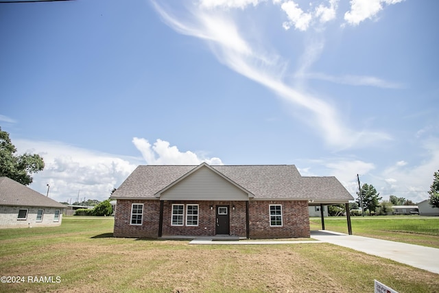 view of front facade featuring a front yard and a carport