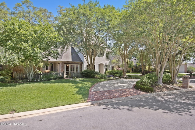 view of front of property with a front yard