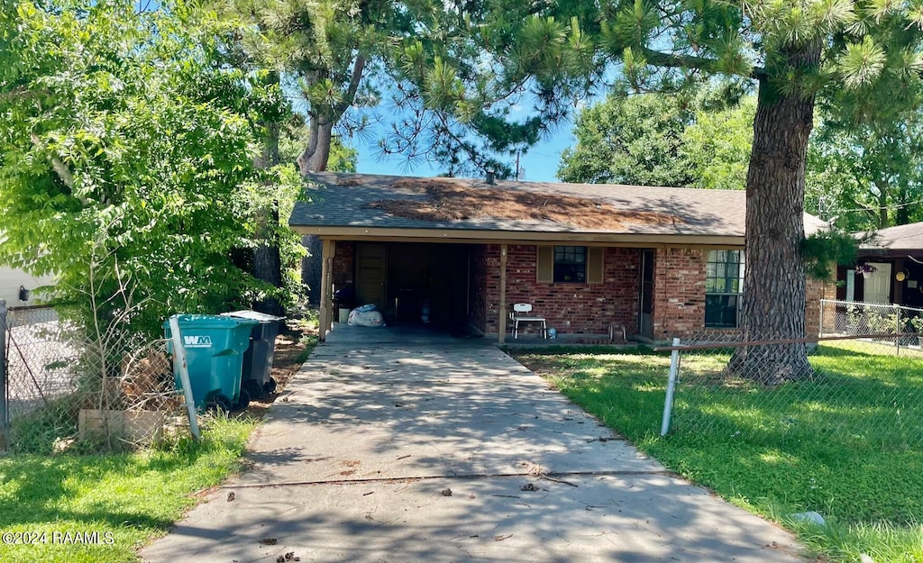 ranch-style house with a front yard