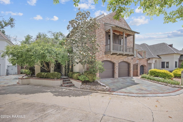 view of front facade with a garage