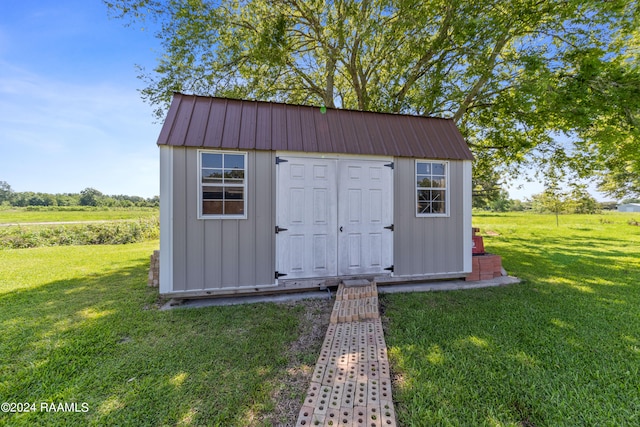 view of outdoor structure with a yard