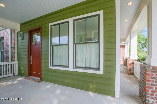 doorway to property featuring a porch