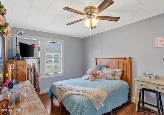 bedroom featuring dark wood-type flooring and ceiling fan