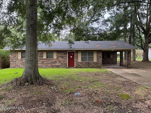 123 Lester St, Ville Platte, LA 70586 - single story home with a front yard and a carport