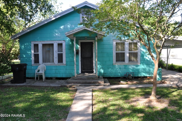 bungalow-style house with a front yard