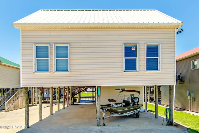 view of front of property with a carport