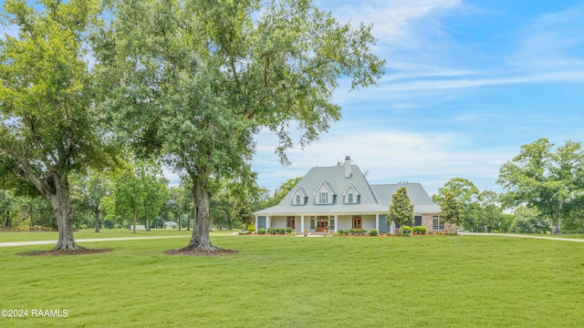 view of front of house featuring a front yard