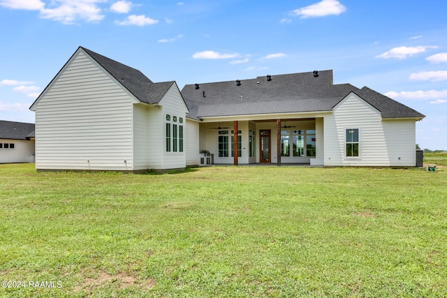 back of house featuring a yard