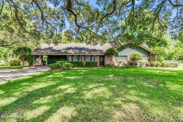 single story home with a front yard