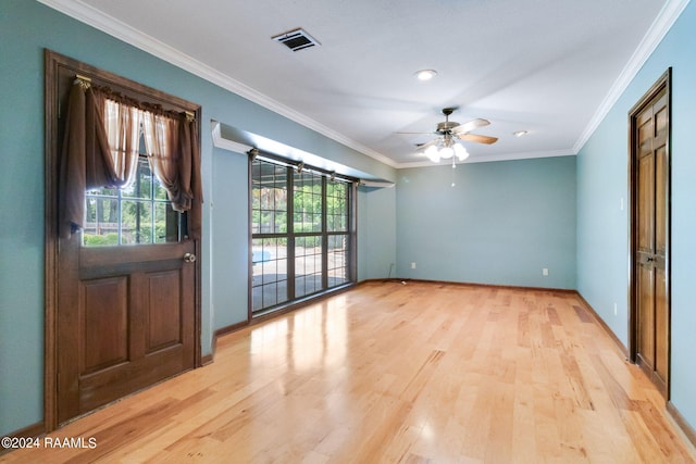 entrance foyer featuring ceiling fan, ornamental molding, and light hardwood / wood-style floors