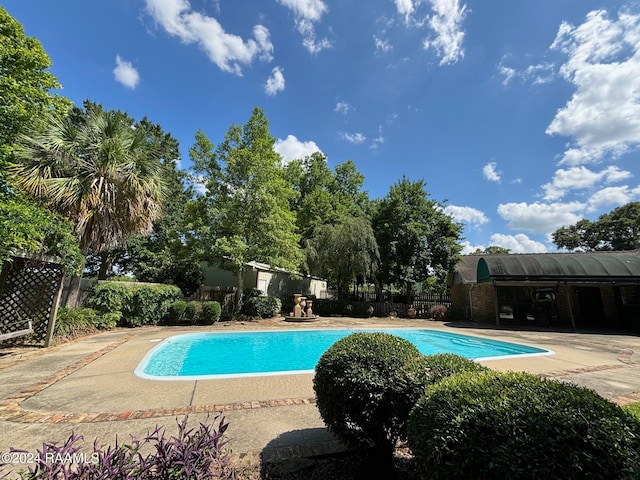 view of swimming pool featuring a patio