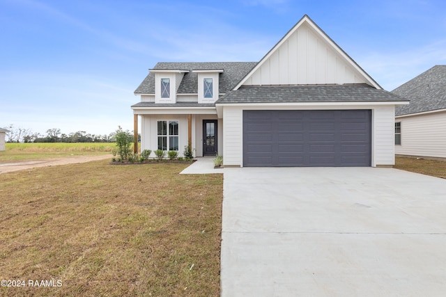 view of front of property with a front yard